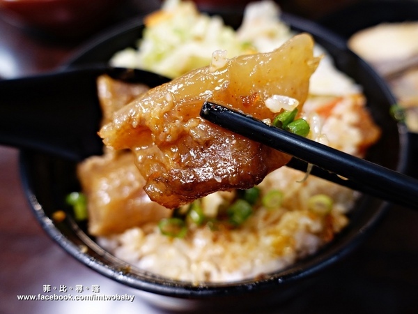 牛弁慶味噌牛肉專賣店:【捷運美食】牛弁慶 味噌牛肉專買店 隱藏在巷弄裡的平價美食 台日混血的特製拉麵 濃郁味噌+中式牛肉 顛覆您的味蕾!捷運大安站 牛弁慶味噌牛肉專賣店:【捷運美食】牛弁慶 味噌牛肉專買店 隱藏在巷弄裡的平價美食 台日混血的特製拉麵 濃郁味噌+中式牛肉 顛覆您的味蕾!捷運大安站