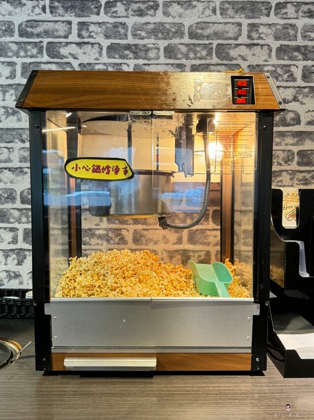 主打100%原肉加麵不加價 排餐120元起可享自助吧吃到飽 還免收服務費！