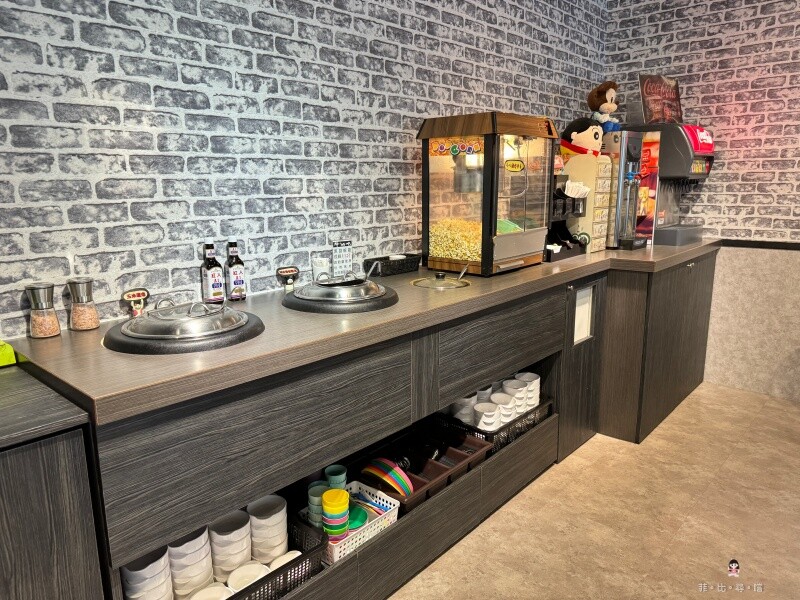 主打100%原肉加麵不加價 排餐120元起可享自助吧吃到飽 還免收服務費！