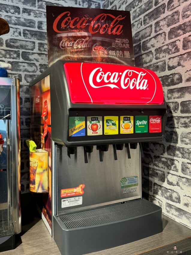 主打100%原肉加麵不加價 排餐120元起可享自助吧吃到飽 還免收服務費！