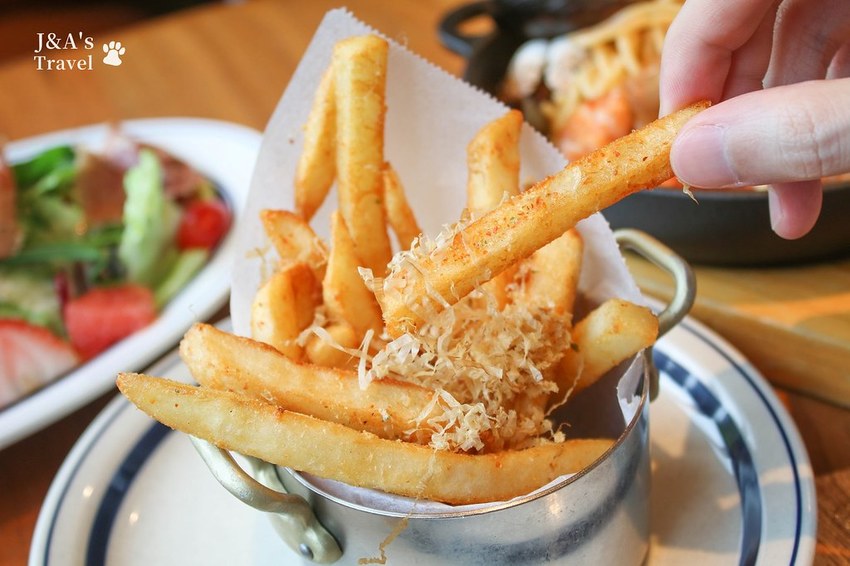 喧囂城市中的靜謐一隅,來自日本的和風洋食,甜點、美食、書香、美景一次擁有!Wired Tokyo信義店 @J&A的旅行