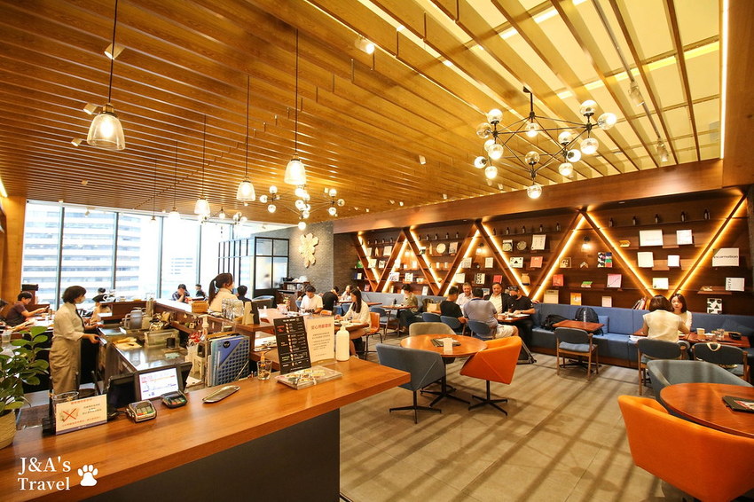 喧囂城市中的靜謐一隅,來自日本的和風洋食,甜點、美食、書香、美景一次擁有!Wired Tokyo信義店 @J&A的旅行