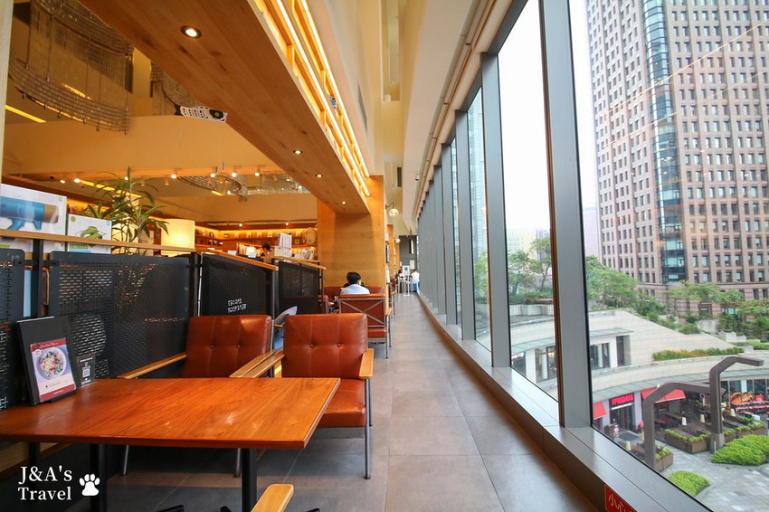 喧囂城市中的靜謐一隅,來自日本的和風洋食,甜點、美食、書香、美景一次擁有!Wired Tokyo信義店 @J&A的旅行