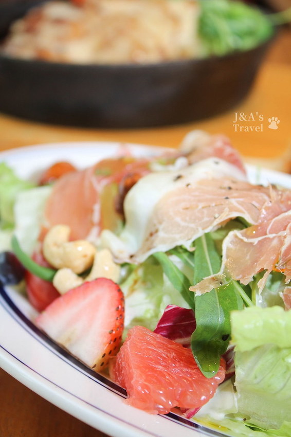 喧囂城市中的靜謐一隅,來自日本的和風洋食,甜點、美食、書香、美景一次擁有!Wired Tokyo信義店 @J&A的旅行