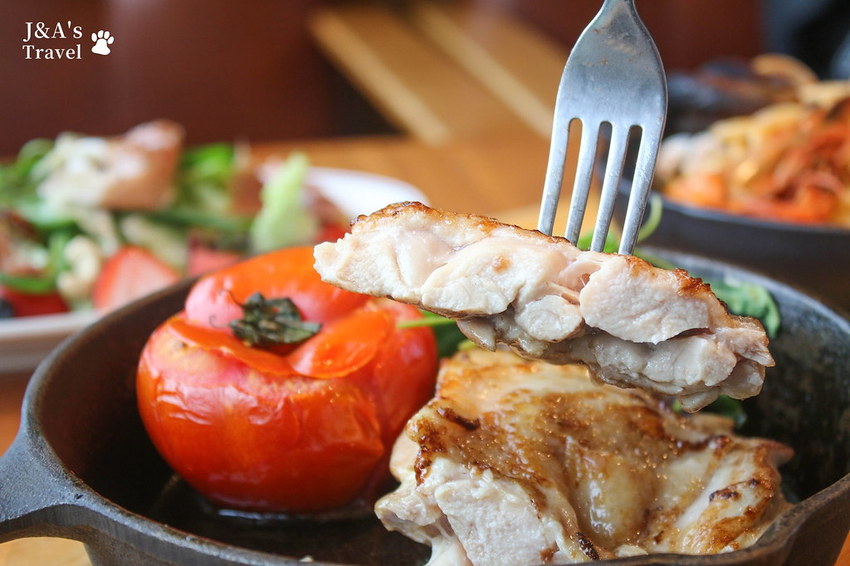 喧囂城市中的靜謐一隅,來自日本的和風洋食,甜點、美食、書香、美景一次擁有!Wired Tokyo信義店 @J&A的旅行