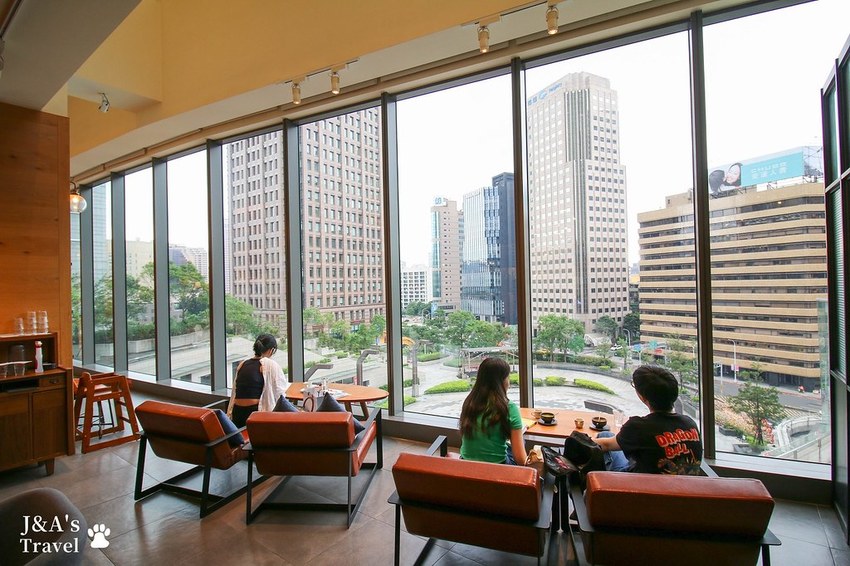 喧囂城市中的靜謐一隅,來自日本的和風洋食,甜點、美食、書香、美景一次擁有!Wired Tokyo信義店 @J&A的旅行