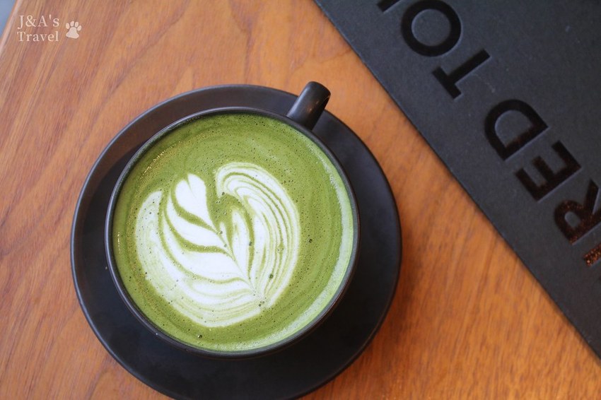 喧囂城市中的靜謐一隅,來自日本的和風洋食,甜點、美食、書香、美景一次擁有!Wired Tokyo信義店 @J&A的旅行