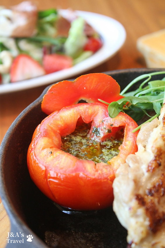 喧囂城市中的靜謐一隅,來自日本的和風洋食,甜點、美食、書香、美景一次擁有!Wired Tokyo信義店 @J&A的旅行