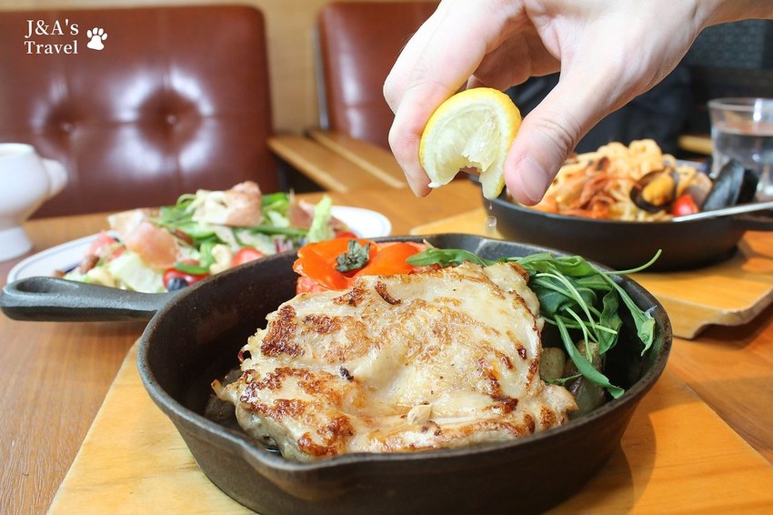 喧囂城市中的靜謐一隅,來自日本的和風洋食,甜點、美食、書香、美景一次擁有!Wired Tokyo信義店 @J&A的旅行