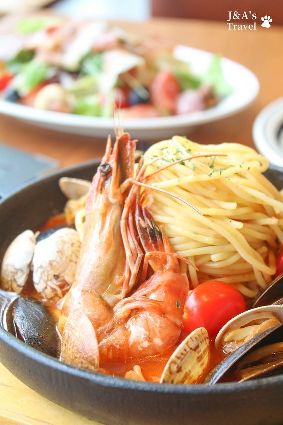 喧囂城市中的靜謐一隅,來自日本的和風洋食,甜點、美食、書香、美景一次擁有!Wired Tokyo信義店 @J&A的旅行