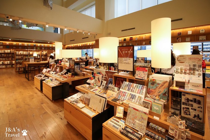 喧囂城市中的靜謐一隅,來自日本的和風洋食,甜點、美食、書香、美景一次擁有!Wired Tokyo信義店 @J&A的旅行