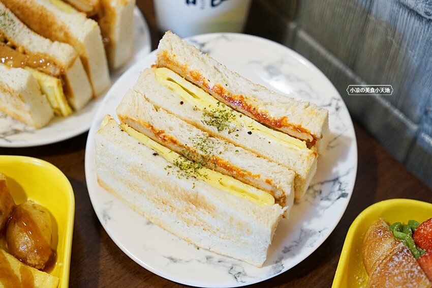 台中版丹丹漢堡就在這!超高人氣早午餐,超澎湃浮誇龍舟麵線、莓好可頌只有在豐原店才吃的到唷!!