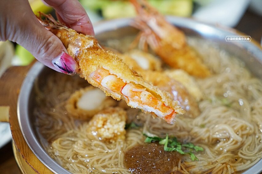 台中版丹丹漢堡就在這!超高人氣早午餐,超澎湃浮誇龍舟麵線、莓好可頌只有在豐原店才吃的到唷!!