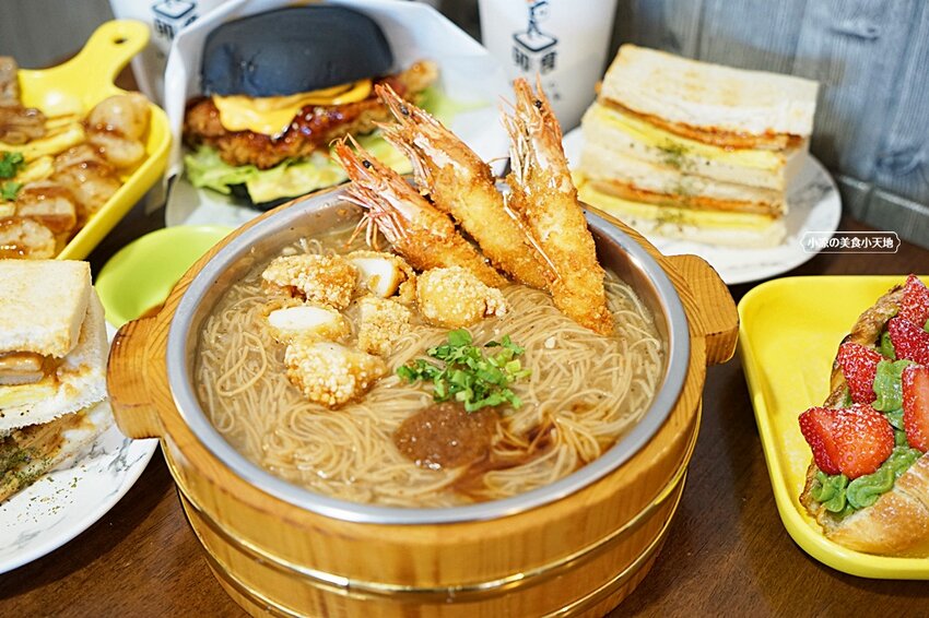 台中版丹丹漢堡就在這!超高人氣早午餐,超澎湃浮誇龍舟麵線、莓好可頌只有在豐原店才吃的到唷!!
