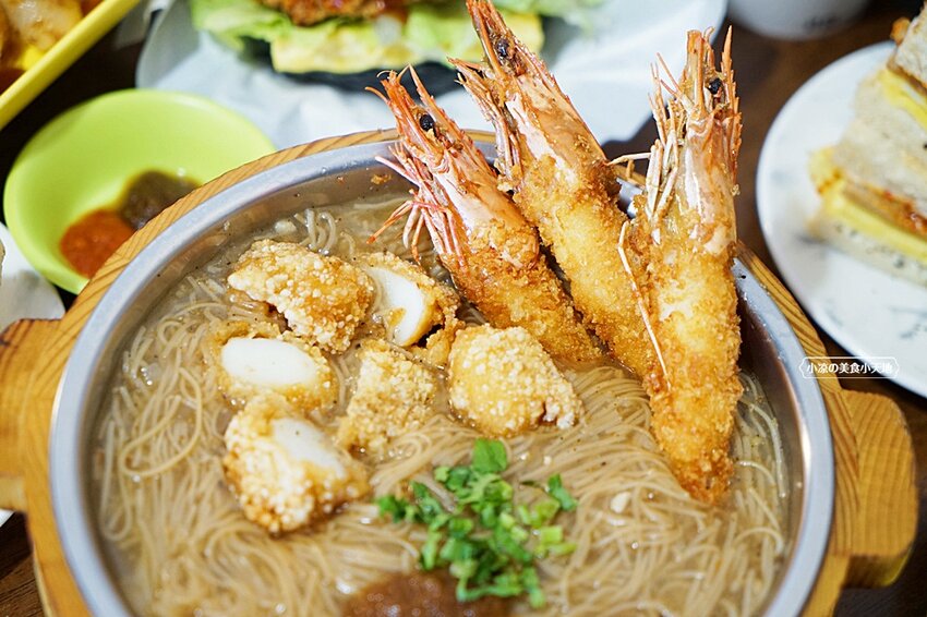 台中版丹丹漢堡就在這!超高人氣早午餐,超澎湃浮誇龍舟麵線、莓好可頌只有在豐原店才吃的到唷!!