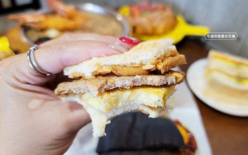 台中版丹丹漢堡就在這!超高人氣早午餐,超澎湃浮誇龍舟麵線、莓好可頌只有在豐原店才吃的到唷!!