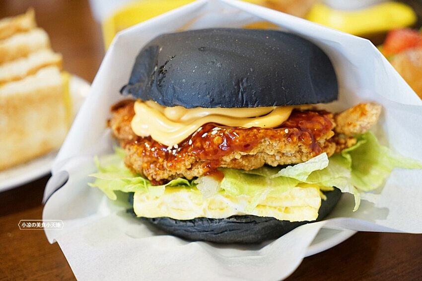 台中版丹丹漢堡就在這!超高人氣早午餐,超澎湃浮誇龍舟麵線、莓好可頌只有在豐原店才吃的到唷!!