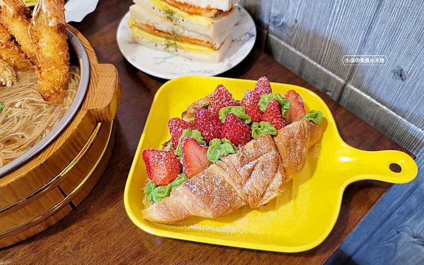 台中版丹丹漢堡就在這!超高人氣早午餐,超澎湃浮誇龍舟麵線、莓好可頌只有在豐原店才吃的到唷!!