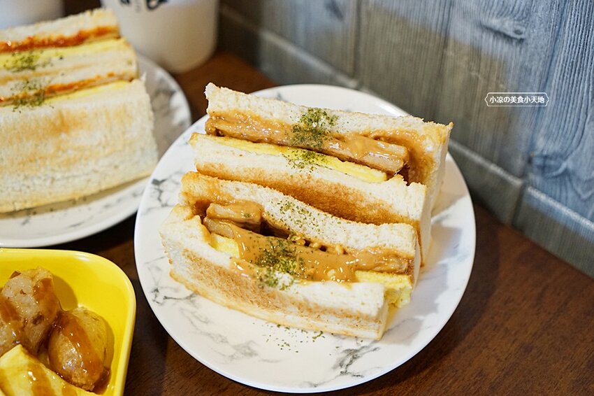 台中版丹丹漢堡就在這!超高人氣早午餐,超澎湃浮誇龍舟麵線、莓好可頌只有在豐原店才吃的到唷!!