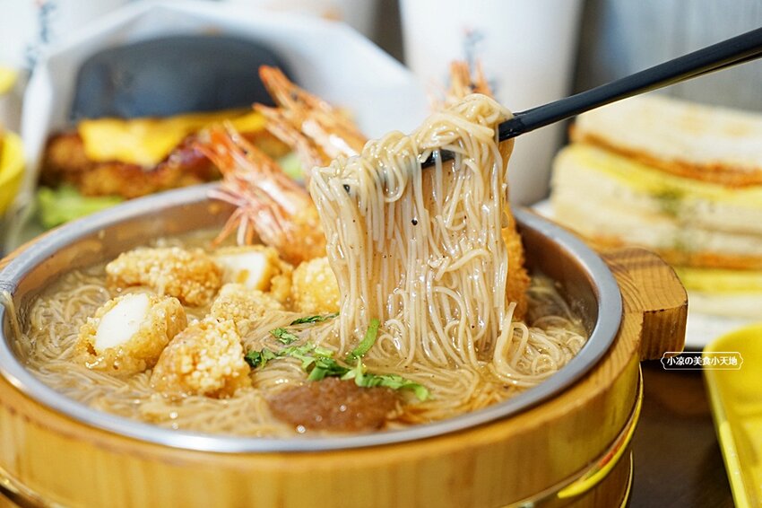 台中版丹丹漢堡就在這!超高人氣早午餐,超澎湃浮誇龍舟麵線、莓好可頌只有在豐原店才吃的到唷!!