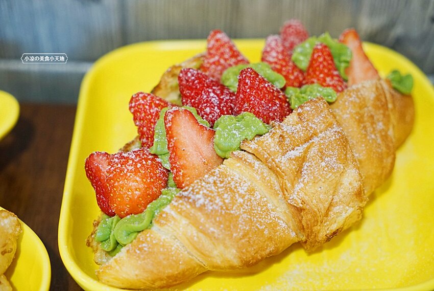 台中版丹丹漢堡就在這!超高人氣早午餐,超澎湃浮誇龍舟麵線、莓好可頌只有在豐原店才吃的到唷!!