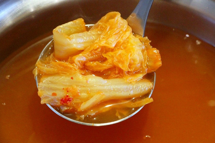 台中西屯,八方悅精緻鍋物,主打將軍綜合海陸鍋~整艘船的海鮮搭肉盤,500元還有找!也有蔬食鍋哦.... - 微笑Joe幸運