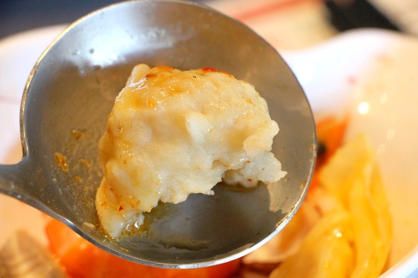 台中西屯,八方悅精緻鍋物,主打將軍綜合海陸鍋~整艘船的海鮮搭肉盤,500元還有找!也有蔬食鍋哦.... - 微笑Joe幸運