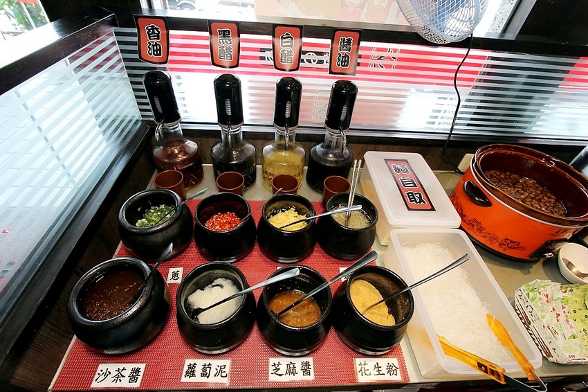 台中西屯,八方悅精緻鍋物,主打將軍綜合海陸鍋~整艘船的海鮮搭肉盤,500元還有找!也有蔬食鍋哦.... - 微笑Joe幸運