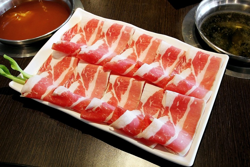 台中西屯,八方悅精緻鍋物,主打將軍綜合海陸鍋~整艘船的海鮮搭肉盤,500元還有找!也有蔬食鍋哦.... - 微笑Joe幸運