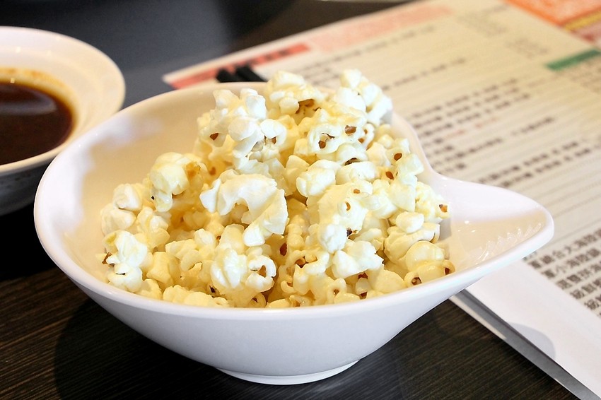 台中西屯,八方悅精緻鍋物,主打將軍綜合海陸鍋~整艘船的海鮮搭肉盤,500元還有找!也有蔬食鍋哦.... - 微笑Joe幸運