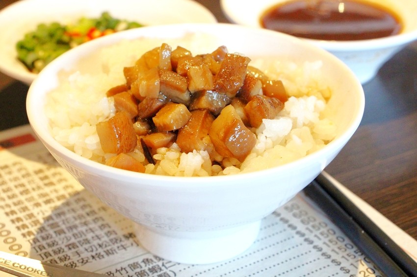 台中西屯,八方悅精緻鍋物,主打將軍綜合海陸鍋~整艘船的海鮮搭肉盤,500元還有找!也有蔬食鍋哦.... - 微笑Joe幸運