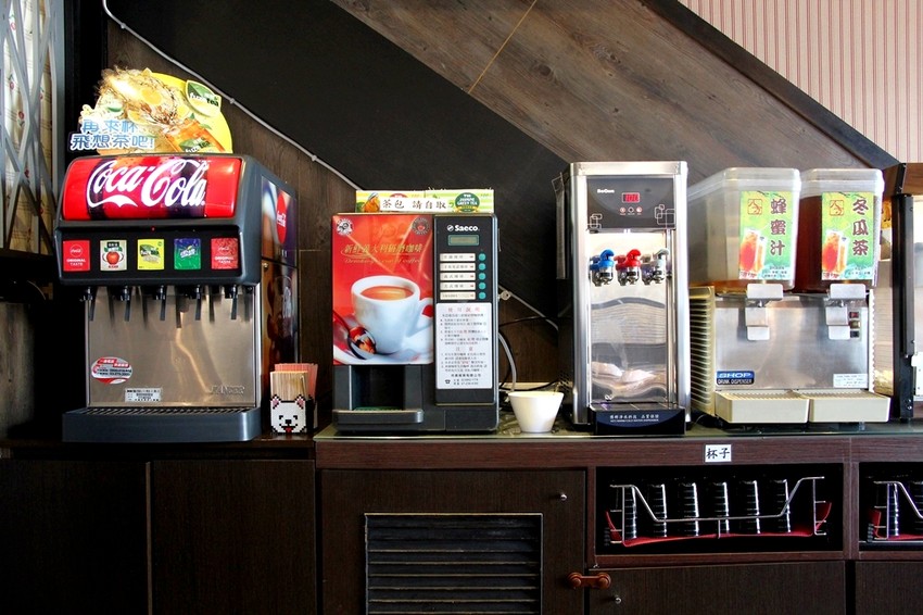 台中西屯,八方悅精緻鍋物,主打將軍綜合海陸鍋~整艘船的海鮮搭肉盤,500元還有找!也有蔬食鍋哦.... - 微笑Joe幸運