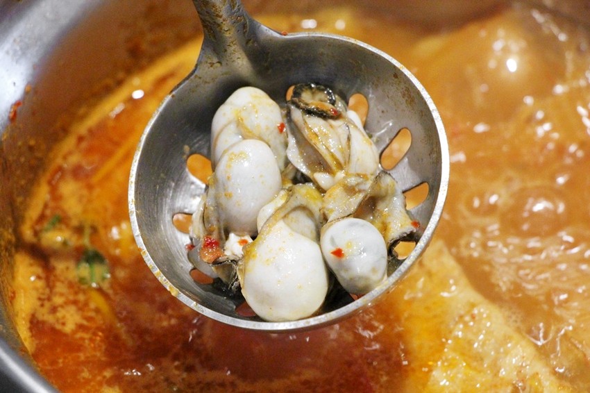 台中西屯,八方悅精緻鍋物,主打將軍綜合海陸鍋~整艘船的海鮮搭肉盤,500元還有找!也有蔬食鍋哦.... - 微笑Joe幸運