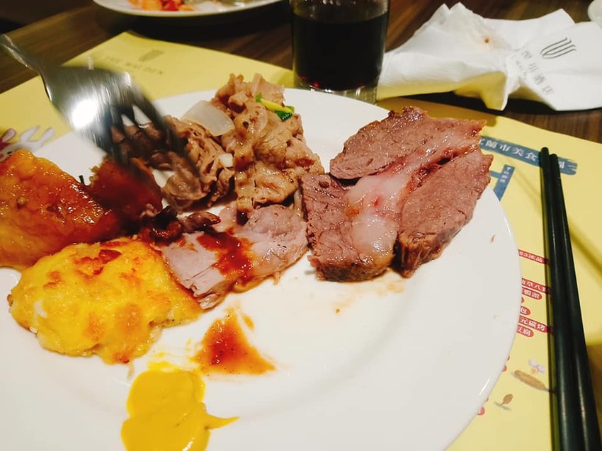 食記 宜蘭悅川酒店羅琳西餐廳 晚餐+早餐 烤鴨跟牛排是重點菜色阿