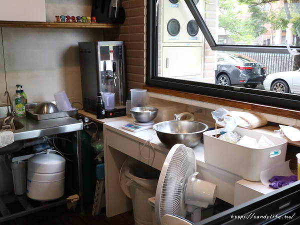 HELLO Burger:台中美食│HELLO Burger〃可愛漢堡堡搬新家,還有超可愛hello雞蛋糕新登場~