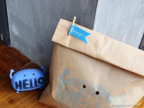 HELLO Burger:台中美食│HELLO Burger〃可愛漢堡堡搬新家,還有超可愛hello雞蛋糕新登場~