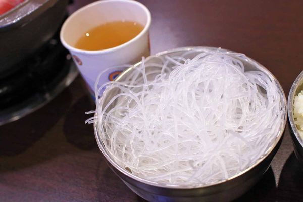 【台北美食】平日用餐時間也座無虛席,滿滿都是人潮的超強店家!顛覆你舊有印象的超強美食店家!三媽臭臭鍋新光店