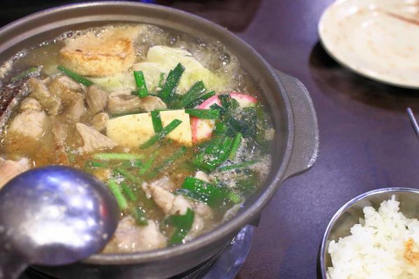 【台北美食】平日用餐時間也座無虛席,滿滿都是人潮的超強店家!顛覆你舊有印象的超強美食店家!三媽臭臭鍋新光店