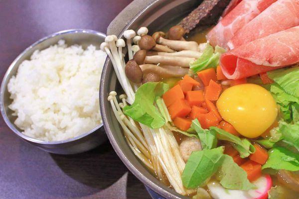 【台北美食】平日用餐時間也座無虛席,滿滿都是人潮的超強店家!顛覆你舊有印象的超強美食店家!三媽臭臭鍋新光店