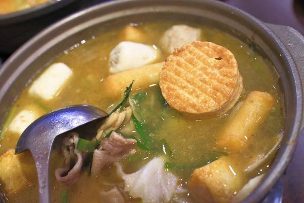 【台北美食】平日用餐時間也座無虛席,滿滿都是人潮的超強店家!顛覆你舊有印象的超強美食店家!三媽臭臭鍋新光店