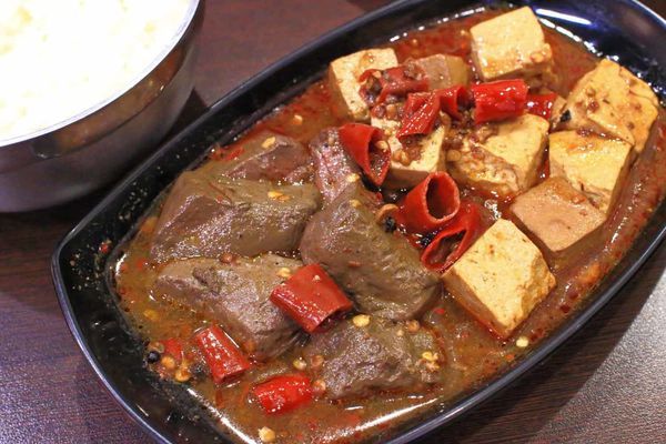 【台北美食】平日用餐時間也座無虛席,滿滿都是人潮的超強店家!顛覆你舊有印象的超強美食店家!三媽臭臭鍋新光店