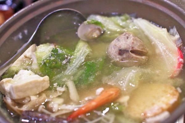 【台北美食】平日用餐時間也座無虛席,滿滿都是人潮的超強店家!顛覆你舊有印象的超強美食店家!三媽臭臭鍋新光店