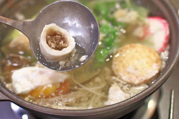 【台北美食】平日用餐時間也座無虛席,滿滿都是人潮的超強店家!顛覆你舊有印象的超強美食店家!三媽臭臭鍋新光店