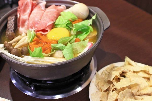 【台北美食】平日用餐時間也座無虛席,滿滿都是人潮的超強店家!顛覆你舊有印象的超強美食店家!三媽臭臭鍋新光店