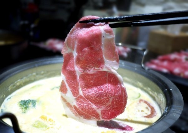 小鮮肉涮涮屋：【永春站火鍋推薦】小鮮肉涮涮屋 頂級肉品 / 海鮮 . 超狂超澎湃 