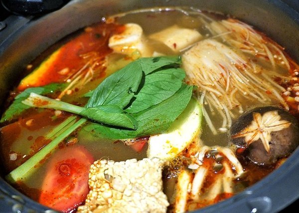 小鮮肉涮涮屋：【永春站火鍋推薦】小鮮肉涮涮屋 頂級肉品 / 海鮮 . 超狂超澎湃 