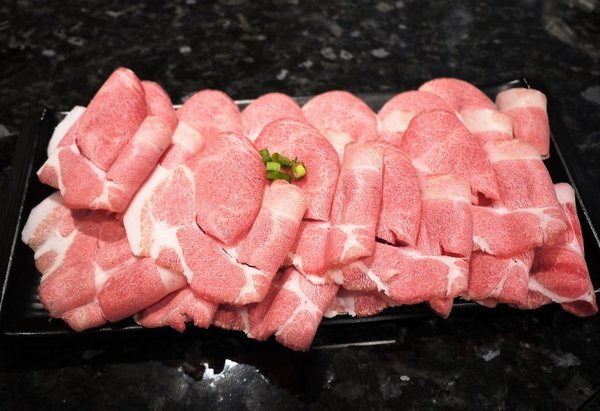 小鮮肉涮涮屋：【永春站火鍋推薦】小鮮肉涮涮屋 頂級肉品 / 海鮮 . 超狂超澎湃 