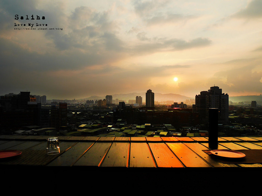 板橋府中站附近氣氛好浪漫約會餐廳美食推薦ABV閣樓餐酒館義大利麵沙拉啤酒 (10)