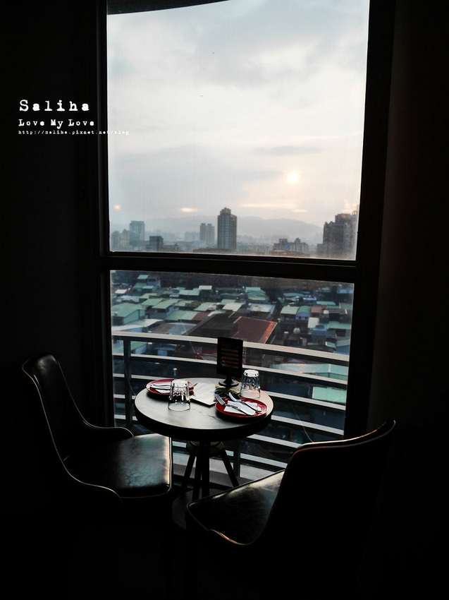 板橋府中站附近氣氛好浪漫約會餐廳美食推薦ABV閣樓餐酒館義大利麵沙拉啤酒 (4)