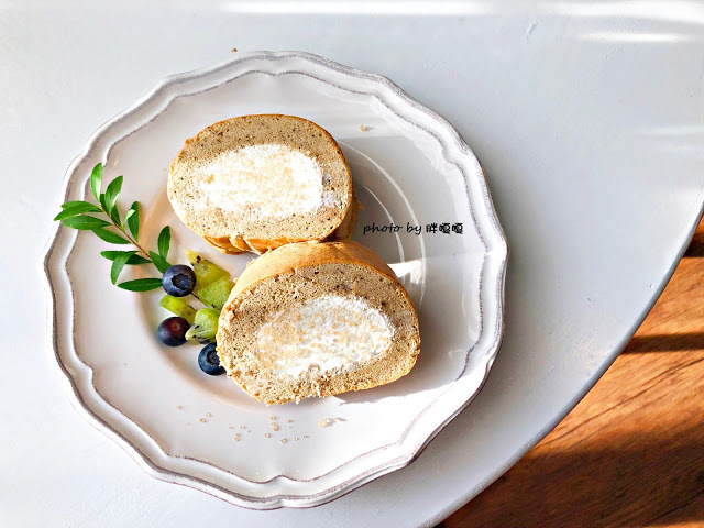 【嘉義 西區】Archers Kitchen 弓箭手♐ 巷弄老宅甜點，不只甜點美味，更能在此感受屋內光影變化，多麼美好的愜意午後，滿足味蕾與視覺享受 💕 💕 💕